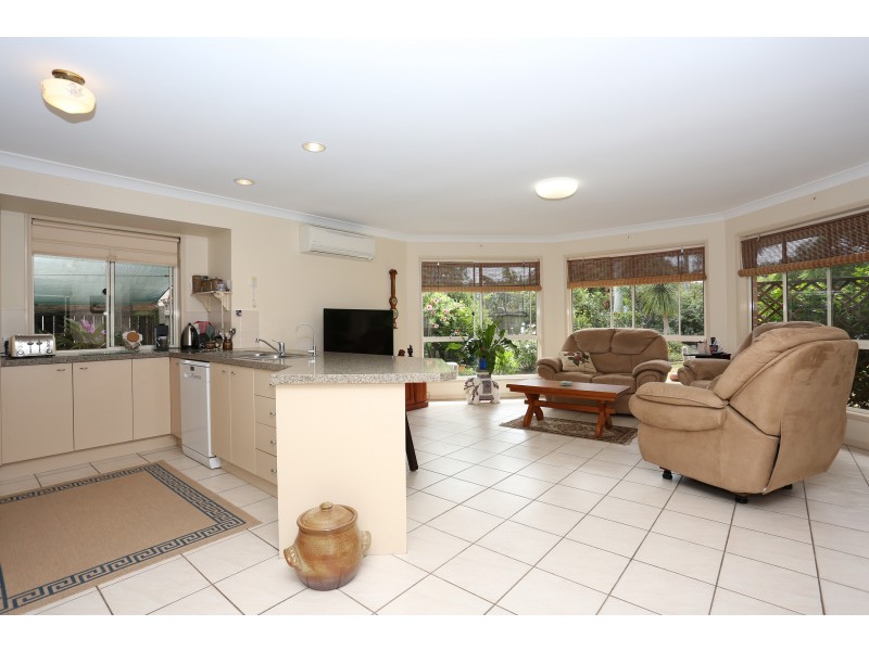 5 Smout Court, Sandstone Point QLD 4511