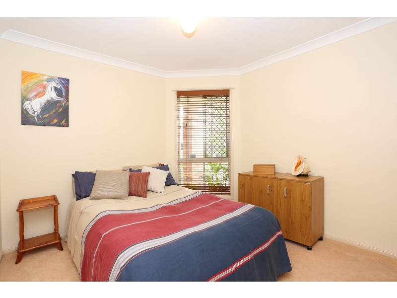 5 Smout Court, Sandstone Point QLD 4511