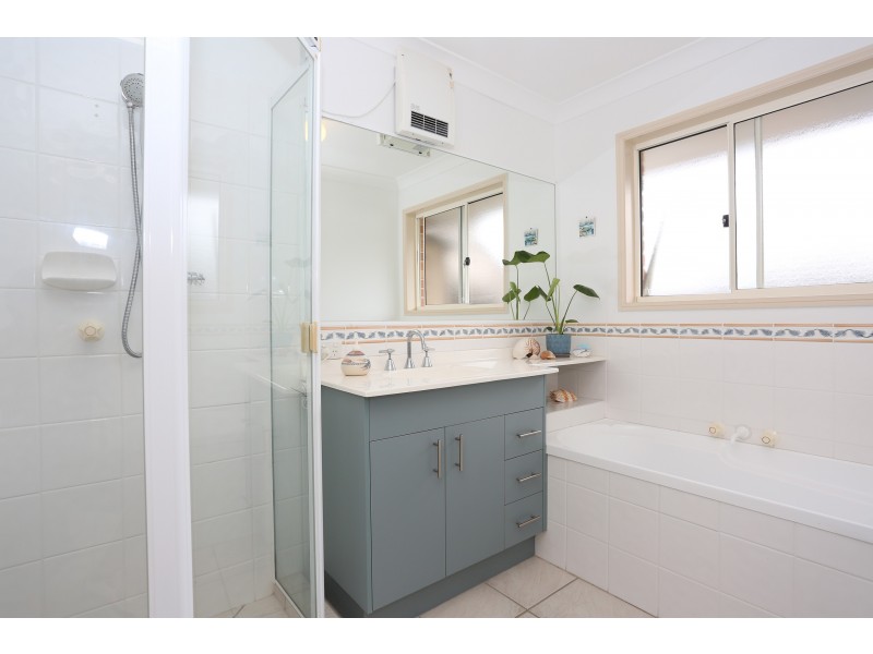 5 Smout Court, Sandstone Point QLD 4511