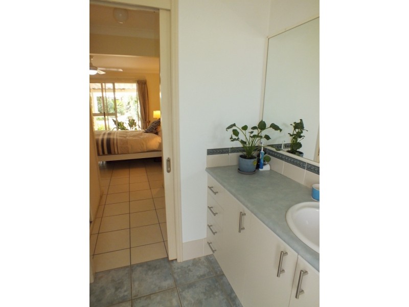 5 Smout Court, Sandstone Point QLD 4511