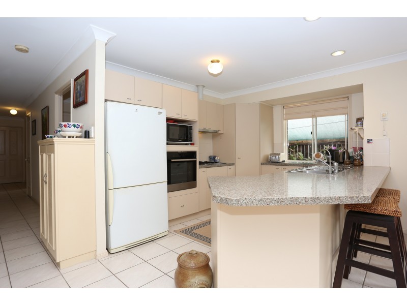 5 Smout Court, Sandstone Point QLD 4511