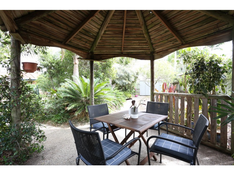 5 Smout Court, Sandstone Point QLD 4511