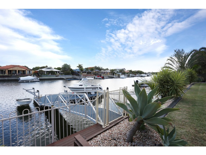 22 Topsail Circuit, Banksia Beach QLD 4507