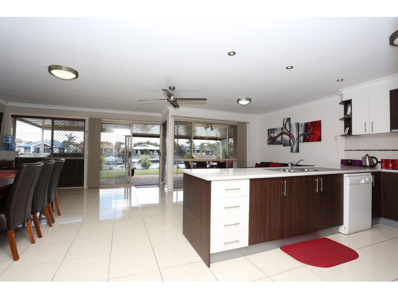 22 Topsail Circuit, Banksia Beach QLD 4507