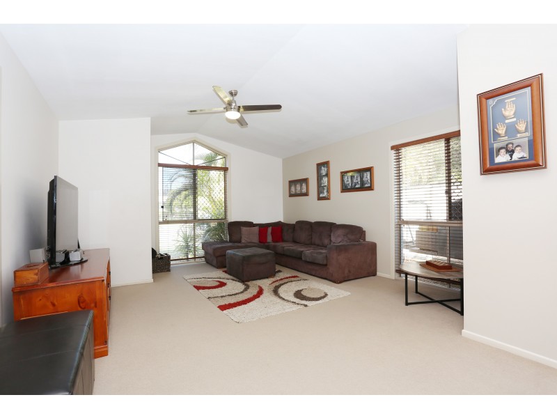 22 Topsail Circuit, Banksia Beach QLD 4507