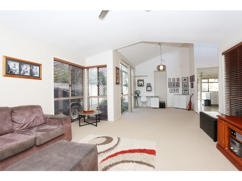 22 Topsail Circuit, Banksia Beach QLD 4507