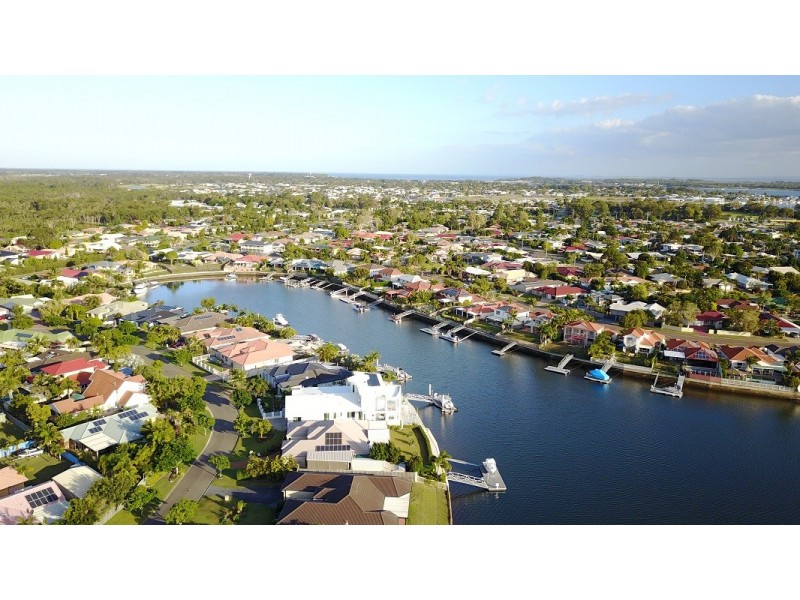 22 Topsail Circuit, Banksia Beach QLD 4507