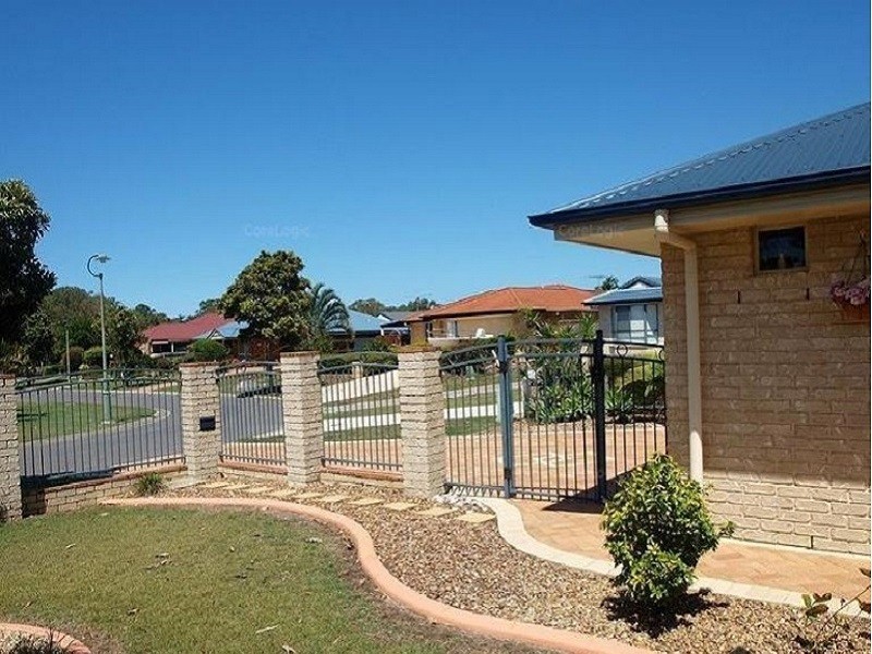 11 Mossman Way, Sandstone Point QLD 4511