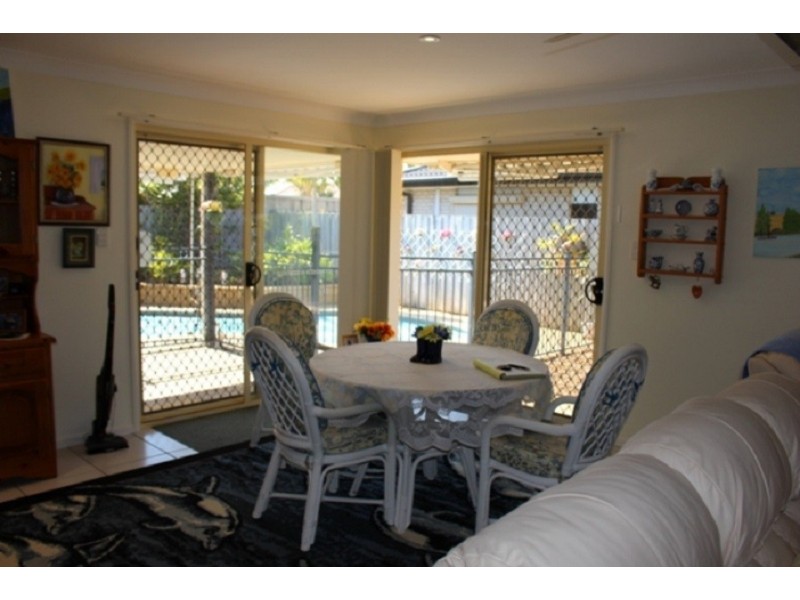 11 Mossman Way, Sandstone Point QLD 4511