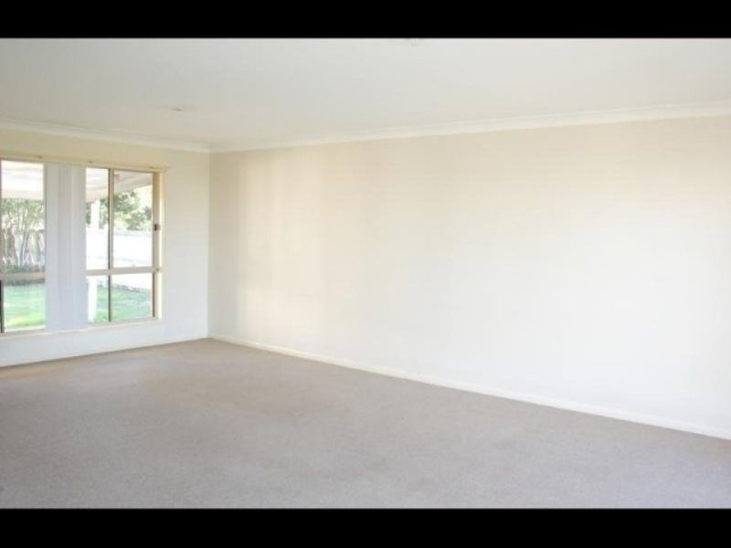 217 Bestmann Road East, Sandstone Point QLD 4511