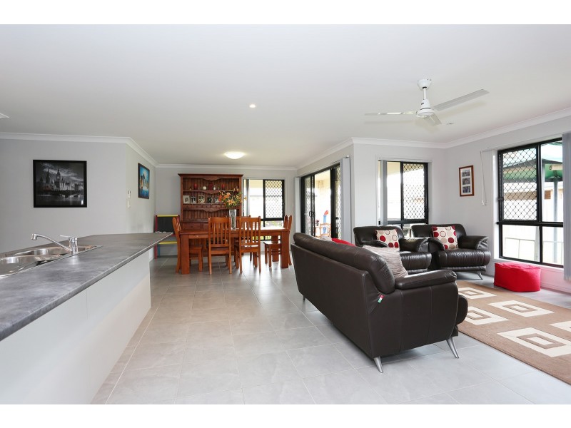 15-17 Honeybee Place Sandstone Lakes, Ningi QLD 4511