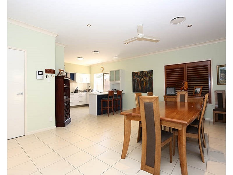 16 Loftus Place, Sandstone Point QLD 4511