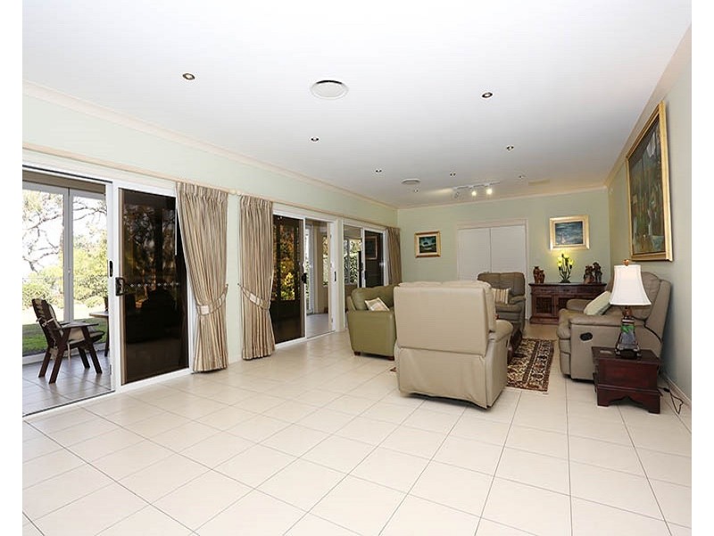 16 Loftus Place, Sandstone Point QLD 4511