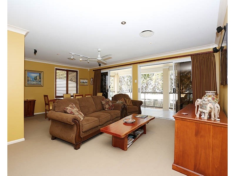 16 Loftus Place, Sandstone Point QLD 4511