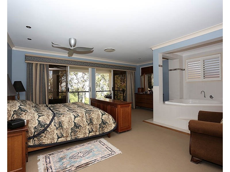 16 Loftus Place, Sandstone Point QLD 4511