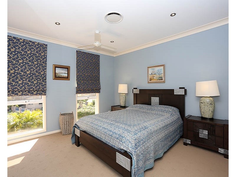 16 Loftus Place, Sandstone Point QLD 4511