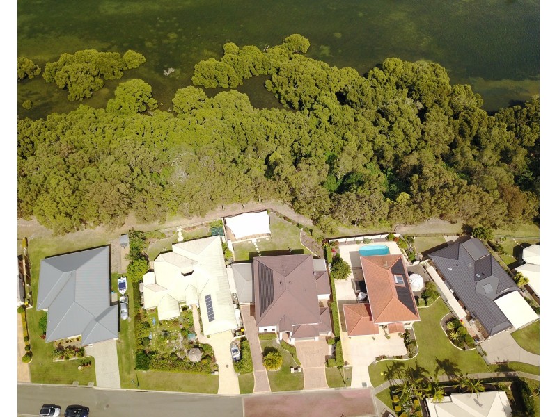 16 Loftus Place, Sandstone Point QLD 4511