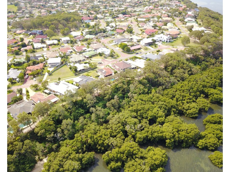 16 Loftus Place, Sandstone Point QLD 4511