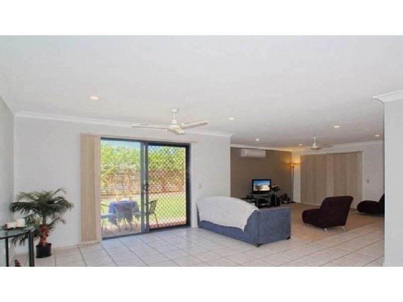 1 Myora Place, Sandstone Point QLD 4511