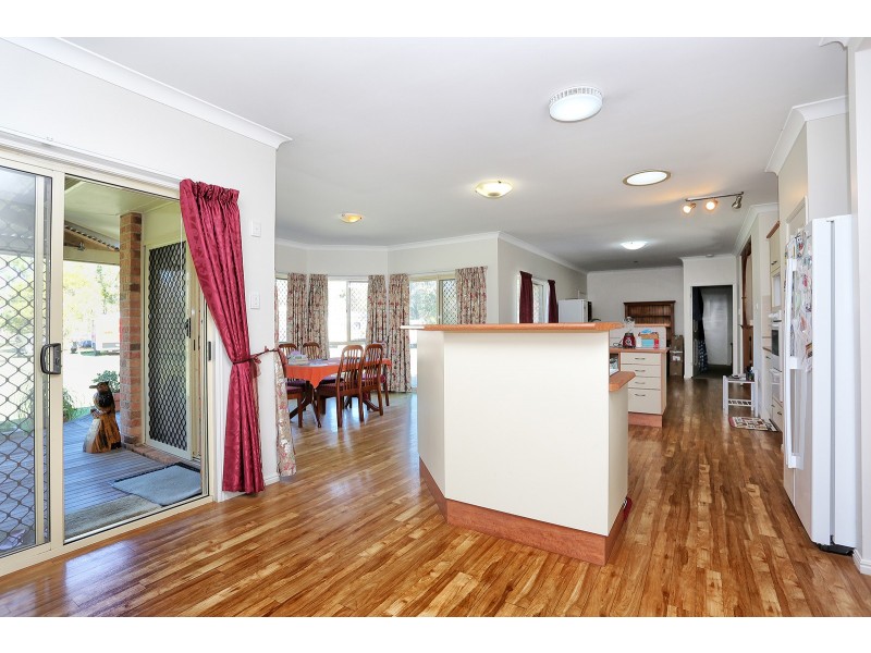 25 Flaxton Court, Ningi QLD 4511