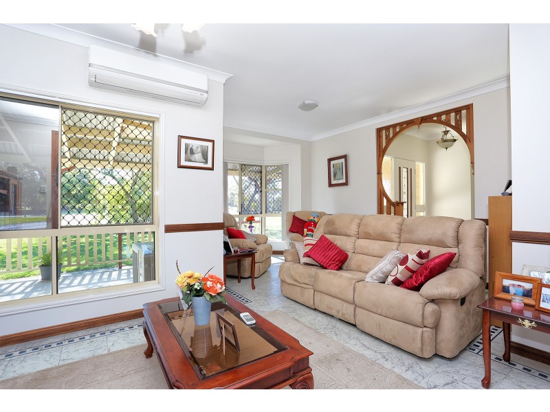 25 Flaxton Court, Ningi QLD 4511
