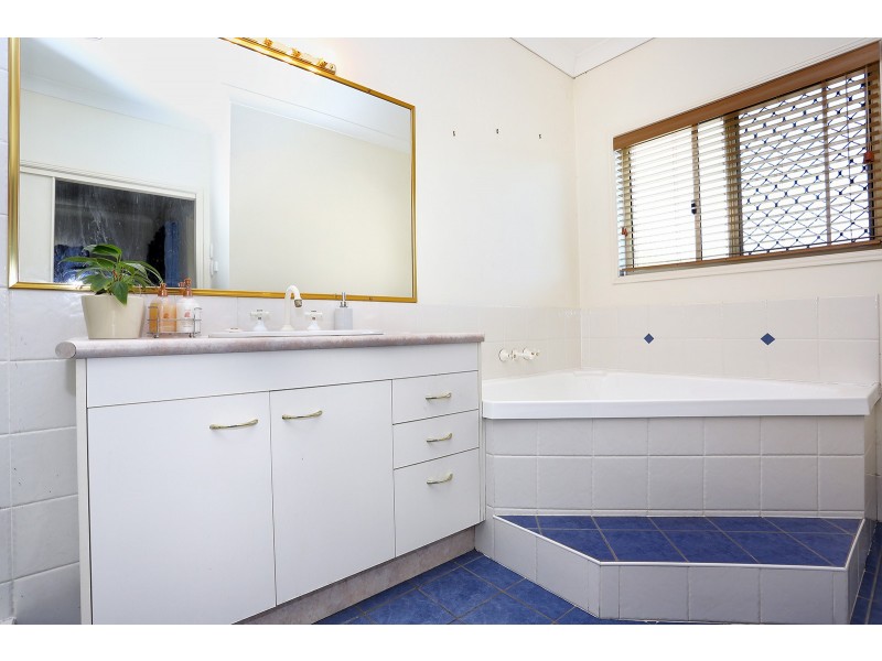25 Flaxton Court, Ningi QLD 4511