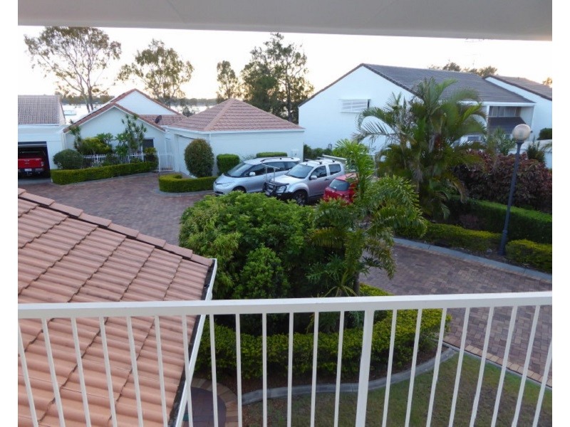 10/18-20 Spinnaker Drive, Sandstone Point QLD 4511