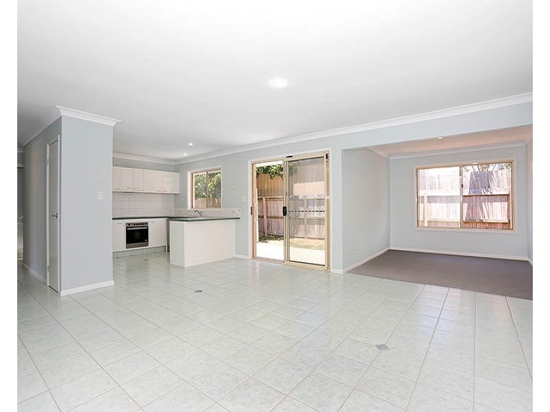 18 Tallow crt, Sandstone Point QLD 4511