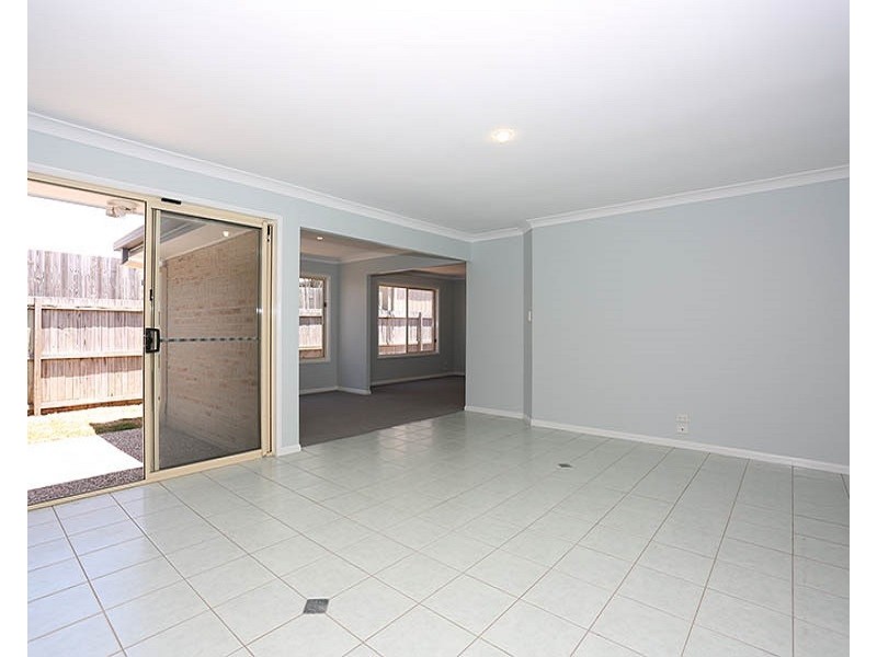 18 Tallow crt, Sandstone Point QLD 4511