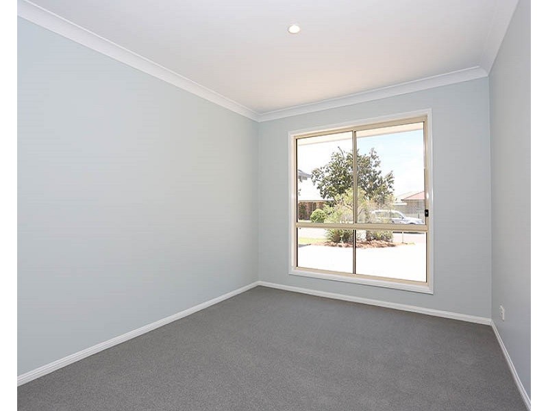 18 Tallow crt, Sandstone Point QLD 4511