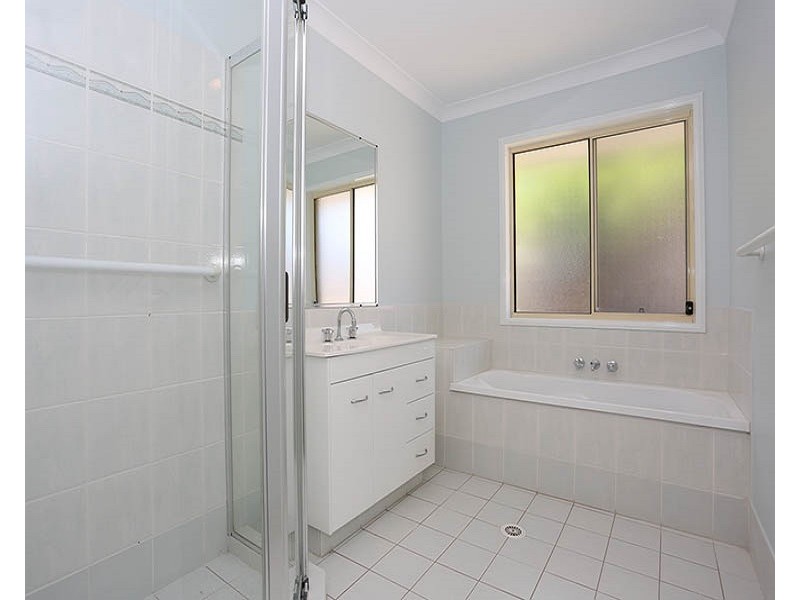 18 Tallow crt, Sandstone Point QLD 4511