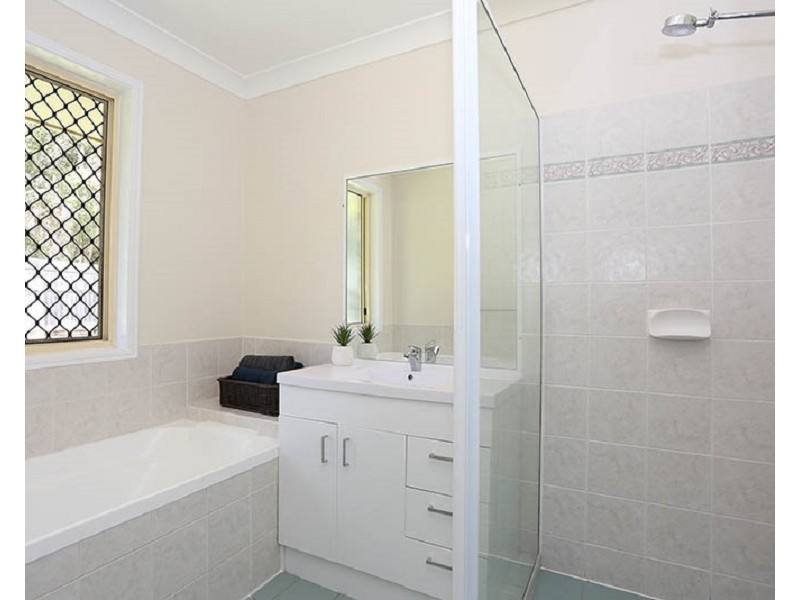 159 Bestmann Road East, Sandstone Point QLD 4511