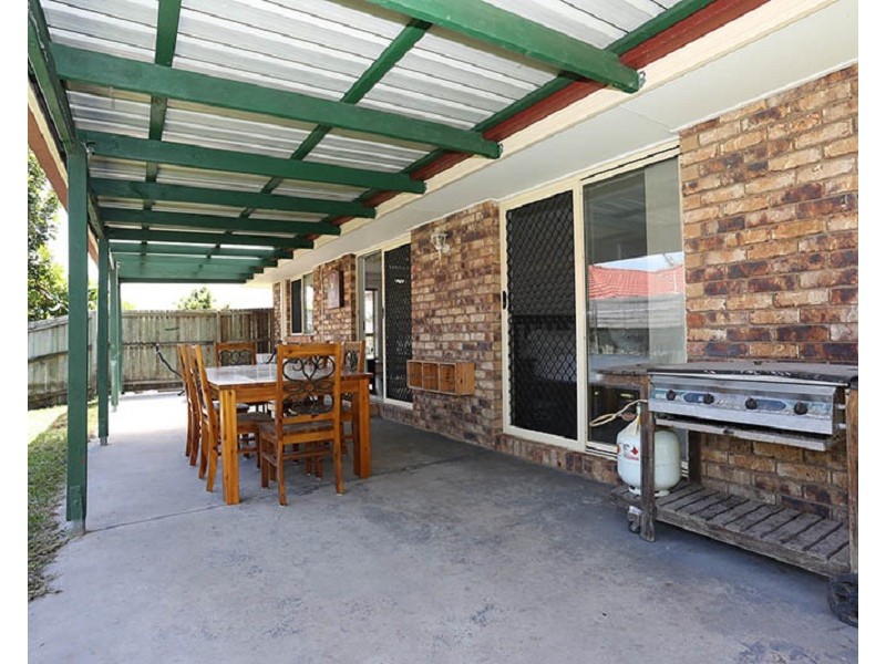 159 Bestmann Road East, Sandstone Point QLD 4511