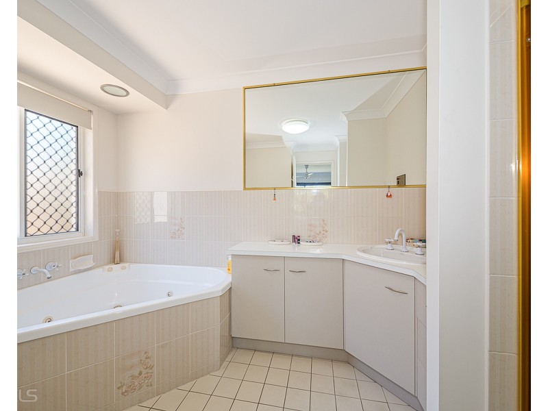 18  Castaway Court, Banksia Beach QLD 4507