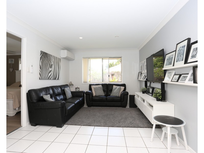 8 Squire Place, Sandstone Point QLD 4511