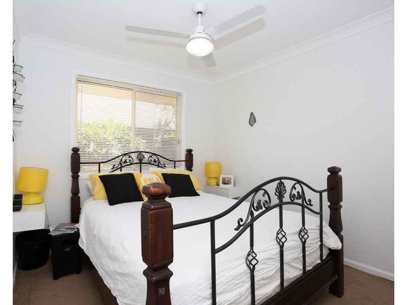 8 Squire Place, Sandstone Point QLD 4511