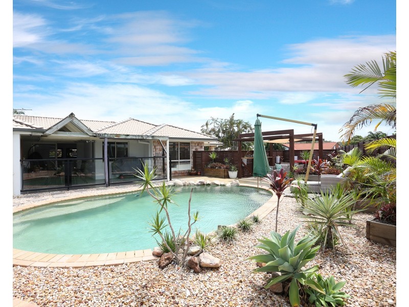 8 Squire Place, Sandstone Point QLD 4511