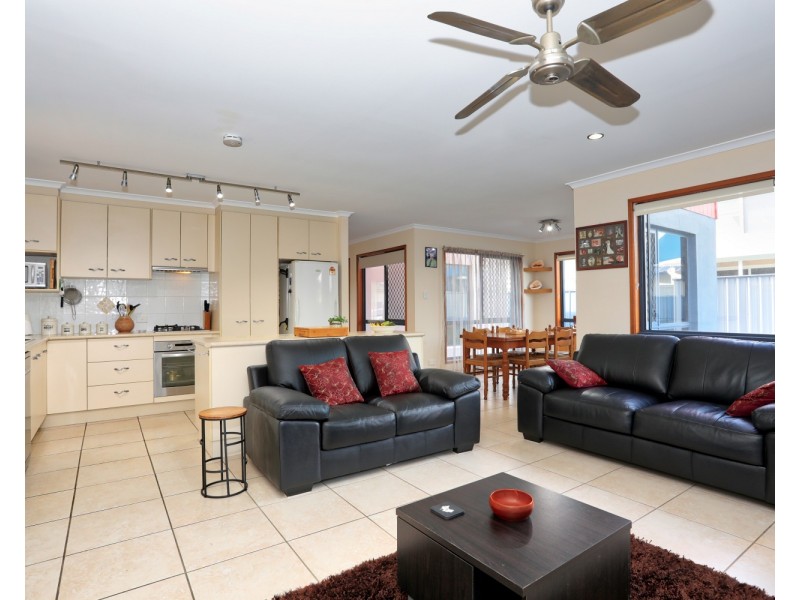 4 Hutchinson Street, Woorim QLD 4507