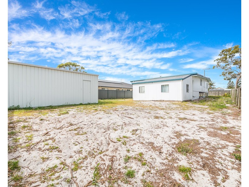 15 Benny Street, Woorim QLD 4507