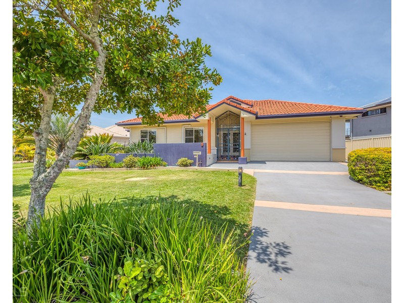 9 Marlin Court, Banksia Beach QLD 4507