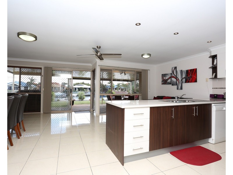 22 Topsail Circuit, Banksia Beach QLD 4507