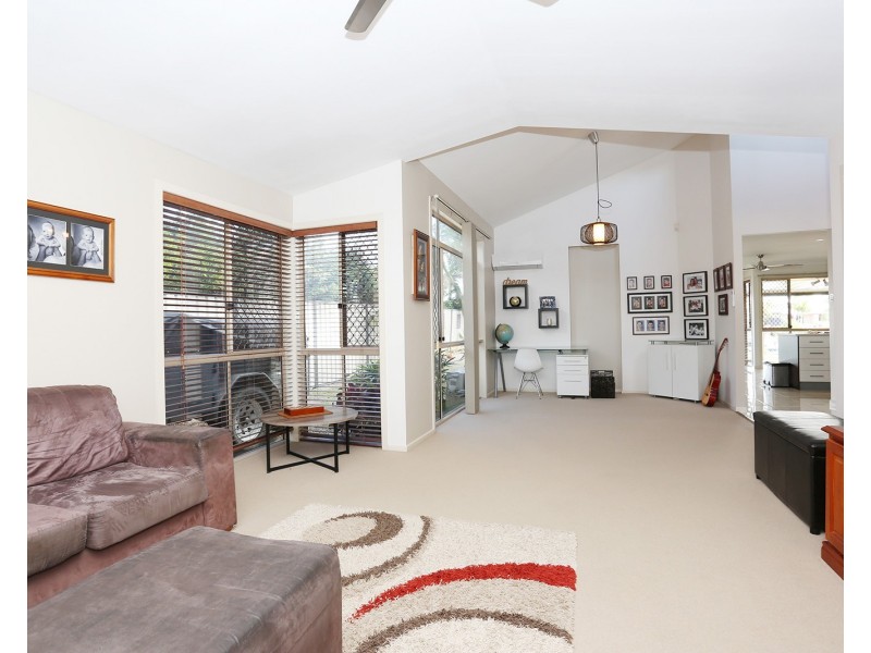 22 Topsail Circuit, Banksia Beach QLD 4507