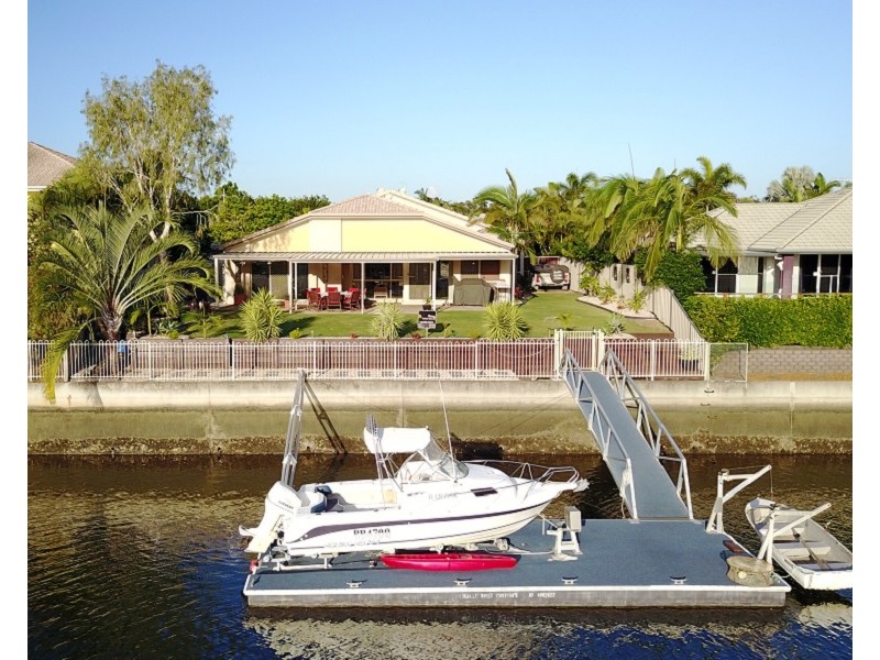 22 Topsail Circuit, Banksia Beach QLD 4507