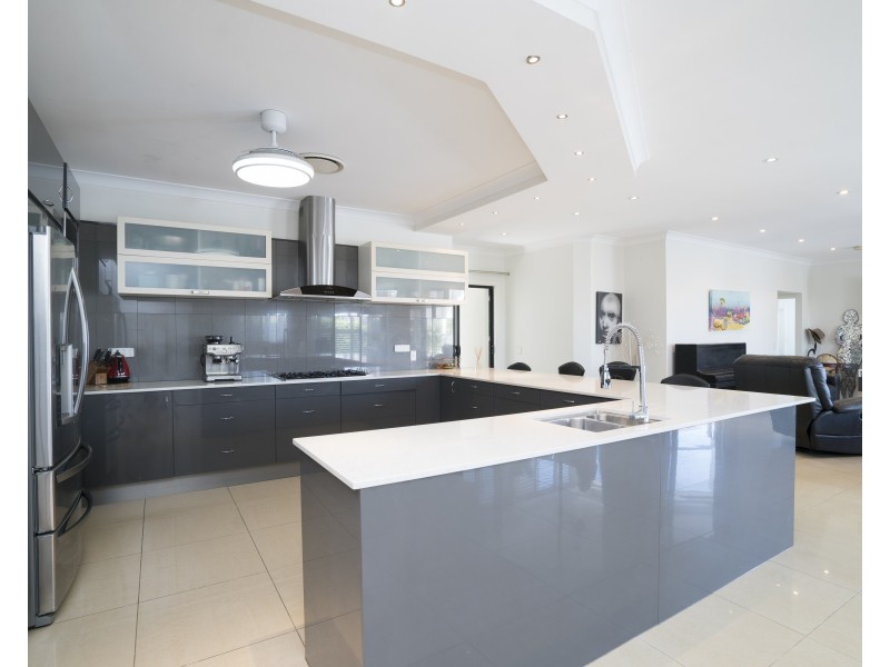 9 Doyle Court, Sandstone Point QLD 4511