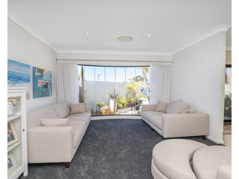 9 Doyle Court, Sandstone Point QLD 4511