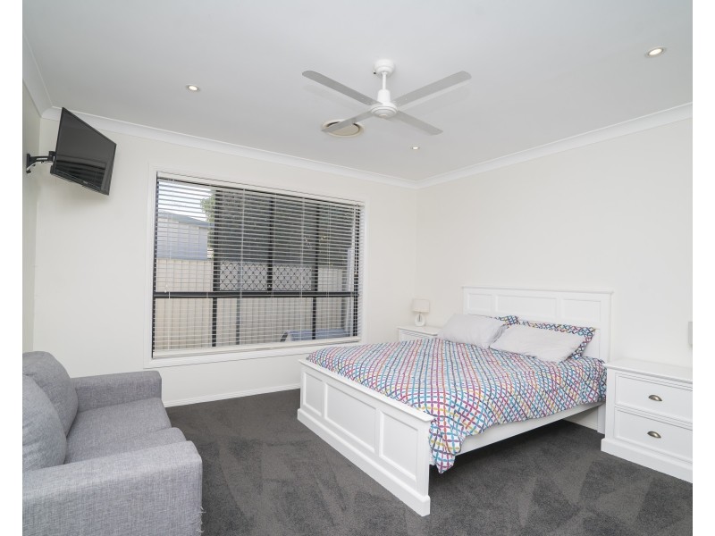 9 Doyle Court, Sandstone Point QLD 4511