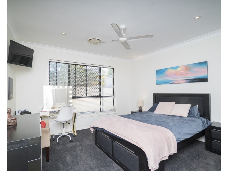 9 Doyle Court, Sandstone Point QLD 4511