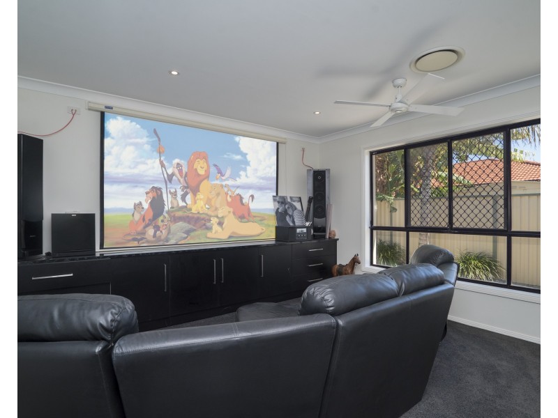 9 Doyle Court, Sandstone Point QLD 4511