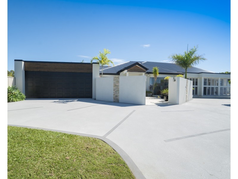 9 Doyle Court, Sandstone Point QLD 4511