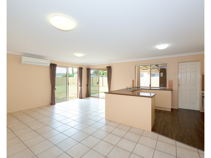 7 Smout court, Sandstone Point QLD 4511